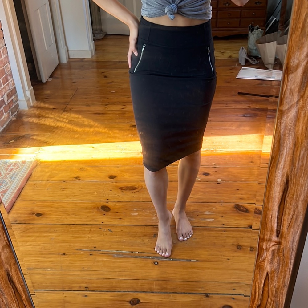 Black Athleta pencil skirt